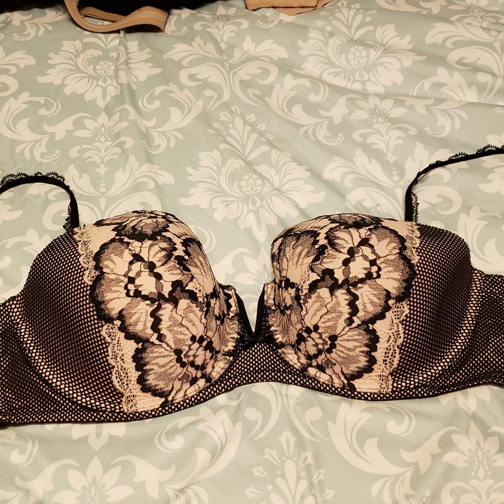 Two-Tone Lace Lightly Lined Multi-Way Strapless Br